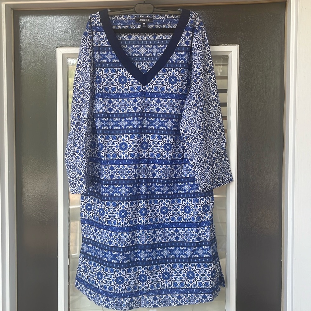 Lands’End Women’s Swim Tunic/Cover Up, Blue and White Floral Pattern, Women’s M